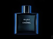 ERIK ZWAGA GEURENGOEROE BLUE DE CHANEL BOTTLE