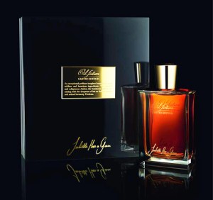 ERIK ZWAGA GEURENGOEROE JULIETTE HAS A GUN OIL FICTION BOTTLE