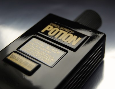 ERIK ZWAGA GEURENGOEROE DSQUARED2 POTION ROYAL BLACK BOTTLE